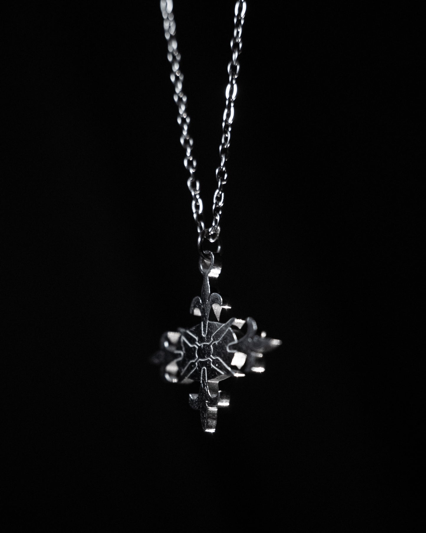 SiLVER NECKLACE