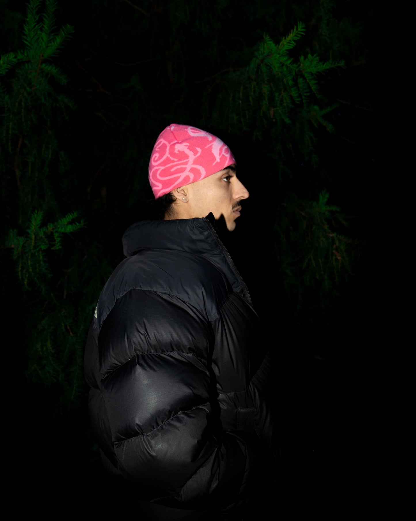 MAGENTA BEANiE